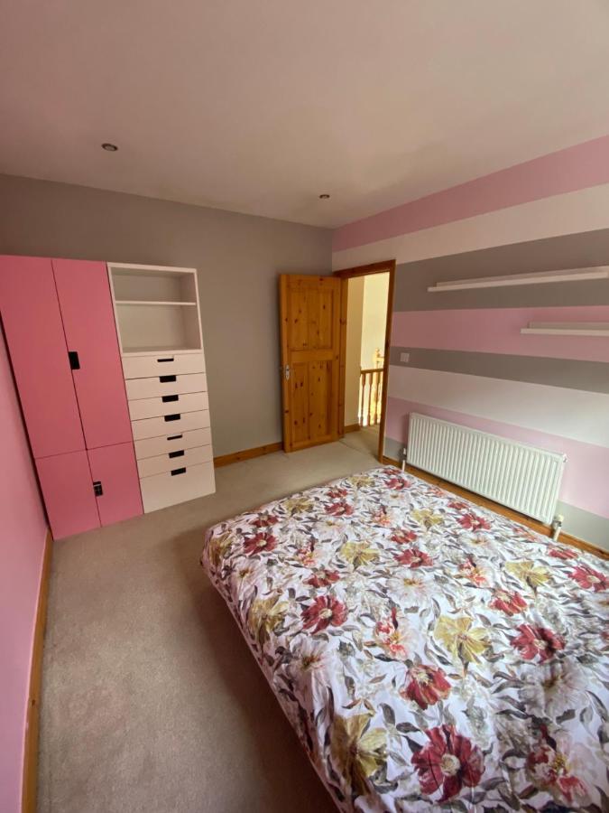 Town Villa With Charming Garden, Bbq Area & Sleeps 6 كاشيل المظهر الخارجي الصورة